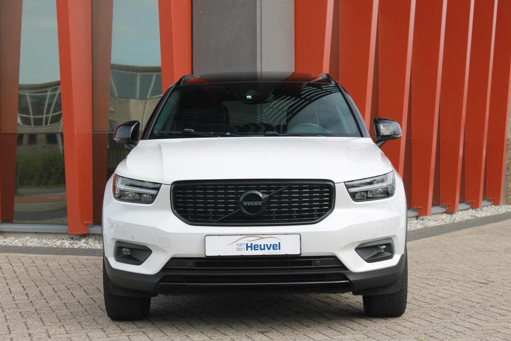 Volvo XC40 T4 Recharge R-Design | Stoelverwarming | Panoramadak | Parkeercamera | Glossy Black | Keyless 46159141-1.jpg | Van den Heuvel Auto's B.V.