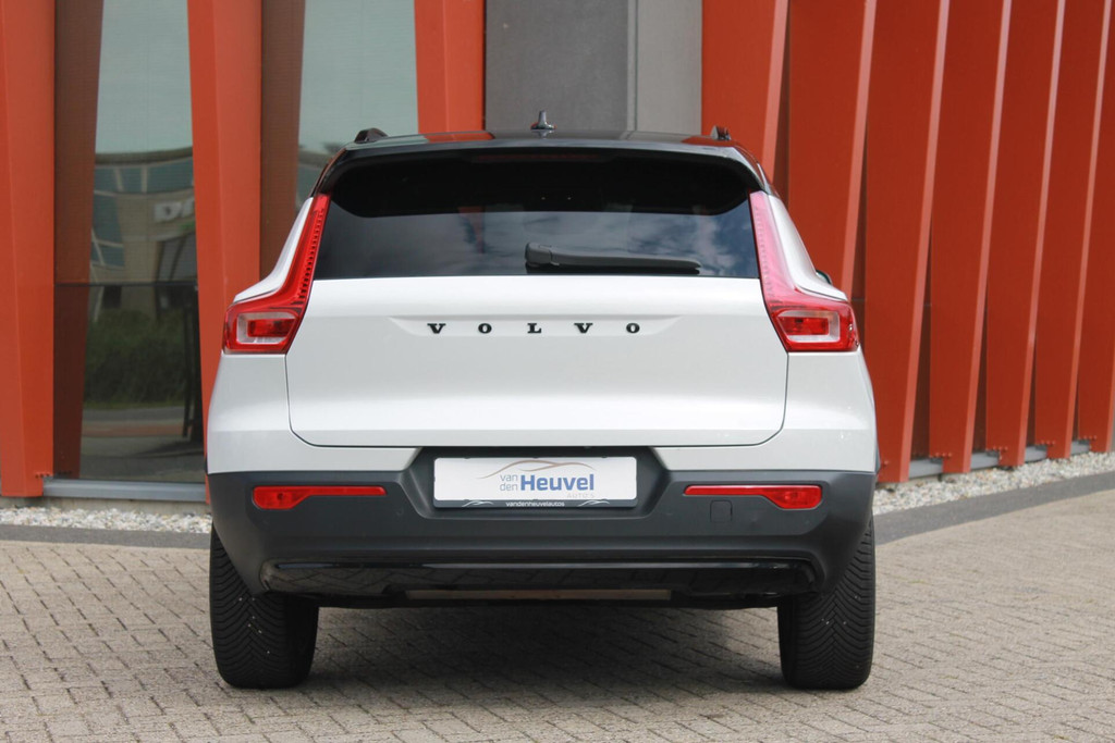Volvo XC40 T4 Recharge R-Design | Stoelverwarming | Panoramadak | Parkeercamera | Glossy Black | Keyless 46159141-3.jpg | Van den Heuvel Auto's B.V.