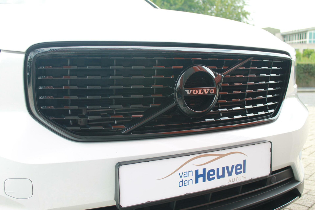 Volvo XC40 T4 Recharge R-Design | Stoelverwarming | Panoramadak | Parkeercamera | Glossy Black | Keyless 46159141-4.jpg | Van den Heuvel Auto's B.V.