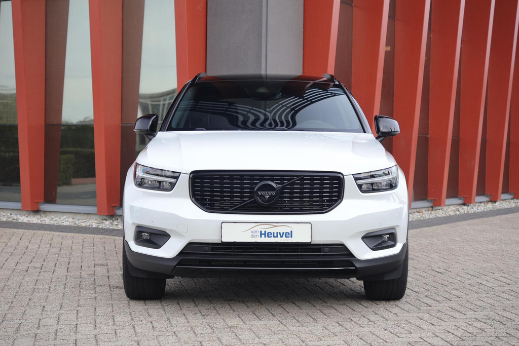 Volvo XC40 T5 Recharge R-Design | Stoelverwarming | 360° Camera | Pilot Assist | BLIS | H&K | Glossy Black | Keyless 47536229-1.jpg | Van den Heuvel Auto's