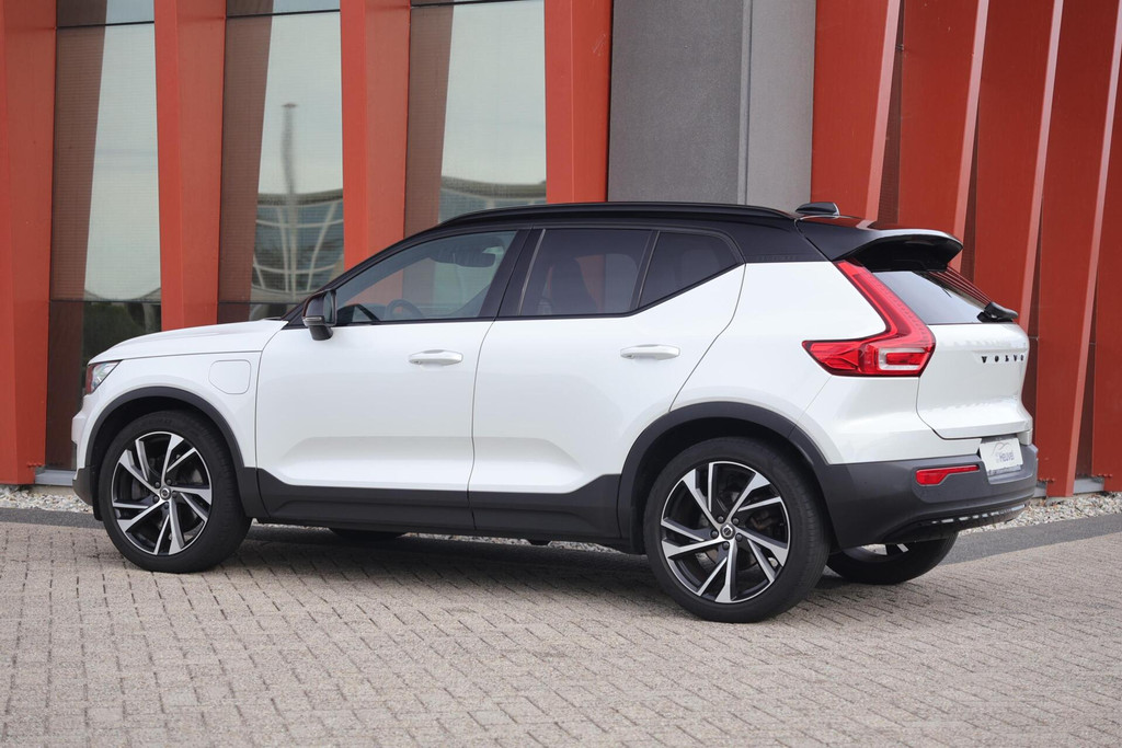 Volvo XC40 T5 Recharge R-Design | Stoelverwarming | 360° Camera | Pilot Assist | BLIS | H&K | Glossy Black | Keyless 47536229-2.jpg | Van den Heuvel Auto's