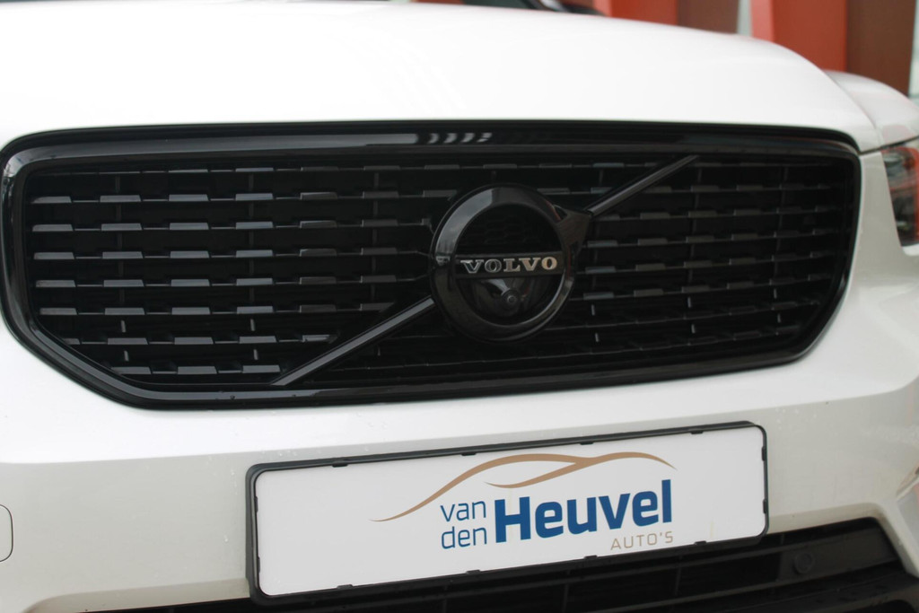 Volvo XC40 T5 Recharge R-Design | Stoelverwarming | 360° Camera | Pilot Assist | BLIS | H&K | Glossy Black | Keyless 47536229-4.jpg | Van den Heuvel Auto's B.V.