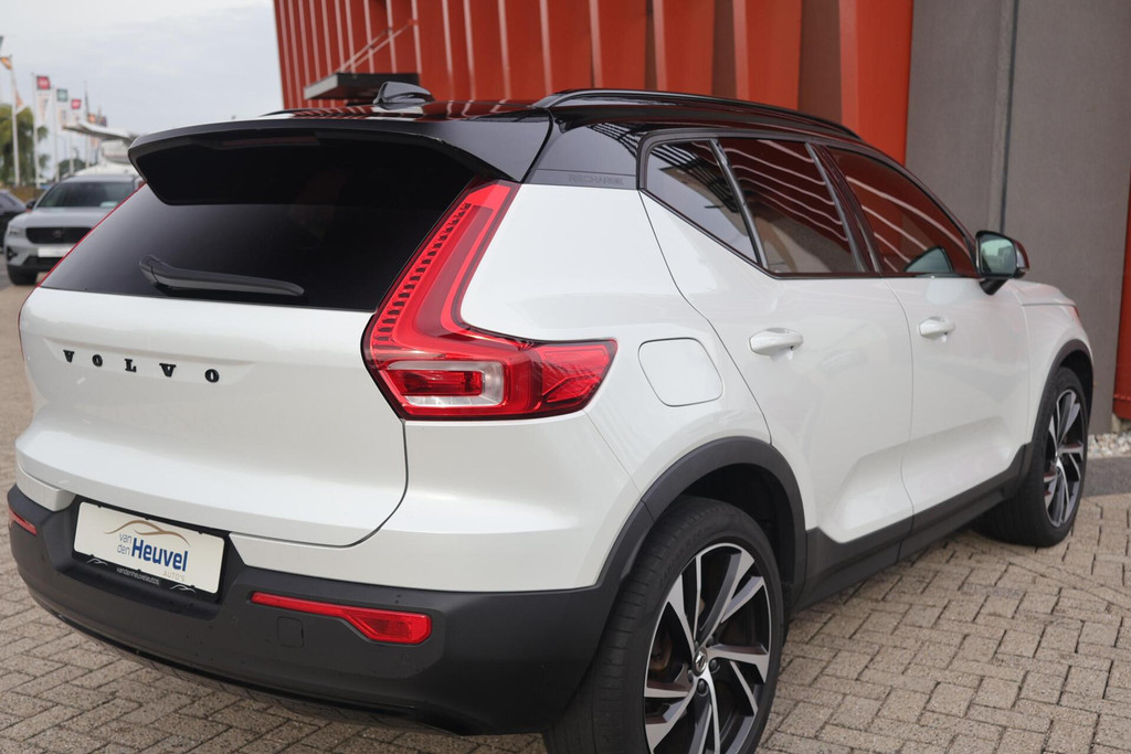 Volvo XC40 T5 Recharge R-Design | Stoelverwarming | 360° Camera | Pilot Assist | BLIS | H&K | Glossy Black | Keyless 47536229-4.jpg | Van den Heuvel Auto's
