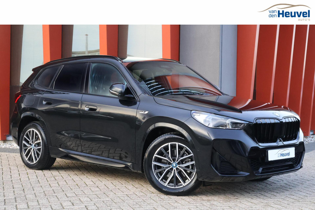 BMW X1 xDrive25e | M-sport | Stoelverwarming | Trekhaak | HUD | Driving Ass. Prof. | 360° Camera 50078547-0.jpg | Van den Heuvel Auto's B.V.