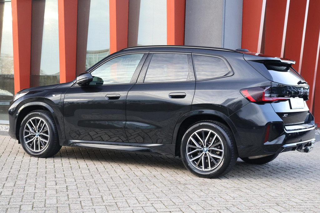 BMW X1 xDrive25e | M-sport | Stoelverwarming | Trekhaak | HUD | Driving Ass. Prof. | 360° Camera 50078547-2.jpg | Van den Heuvel Auto's B.V.