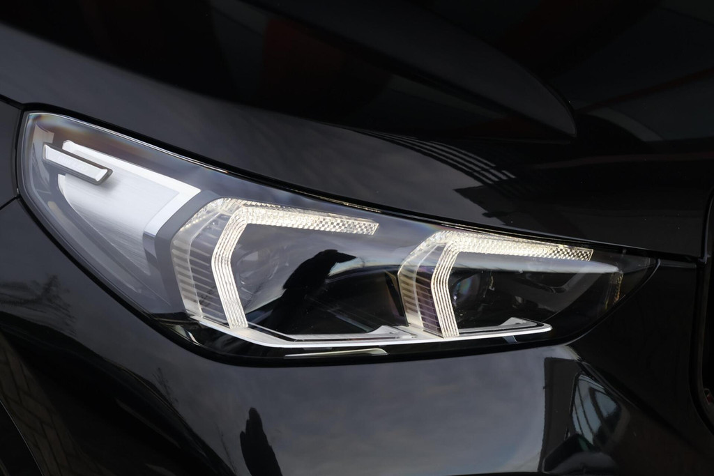 BMW X1 xDrive25e | M-sport | Stoelverwarming | Trekhaak | HUD | Driving Ass. Prof. | 360° Camera 50078547-4.jpg | Van den Heuvel Auto's B.V.