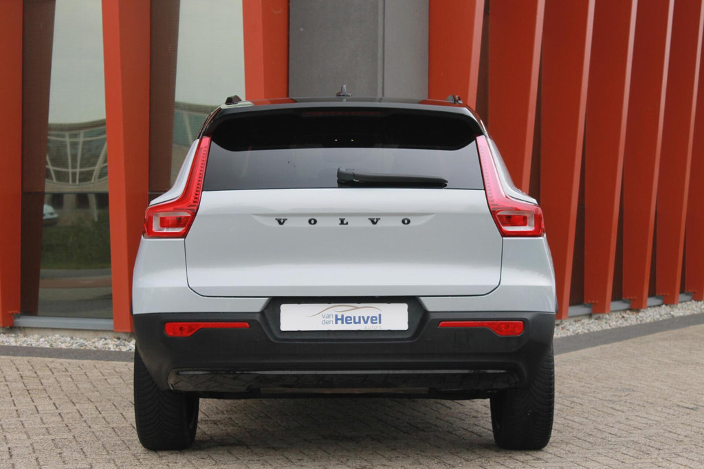 Volvo XC40 T4 Recharge R-Design | Stoelverwarming | Parkeercamera | H&K | Pilot Assist | Glossy Black 50708645-3.jpg | Van den Heuvel Auto's B.V.