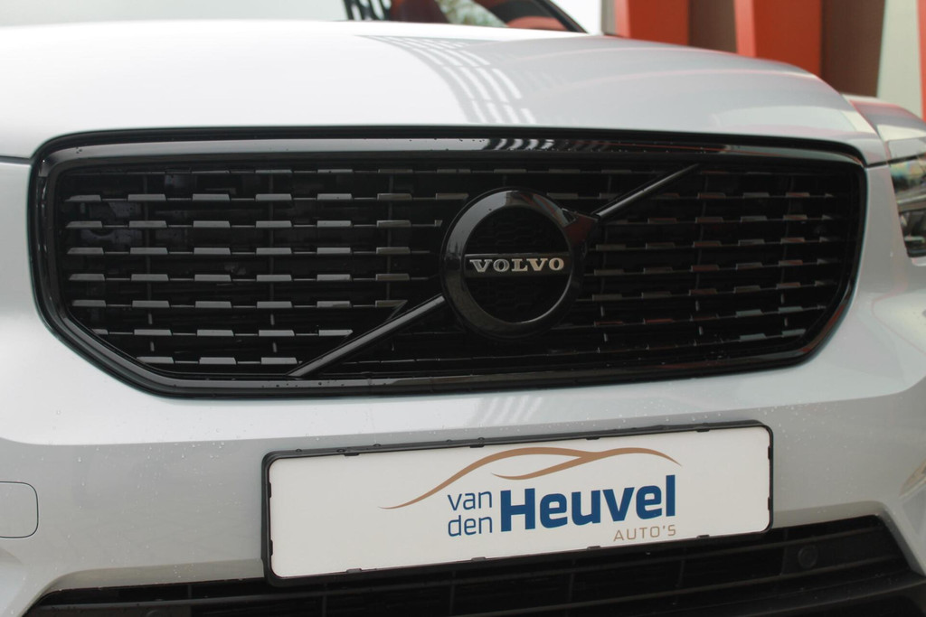 Volvo XC40 T4 Recharge R-Design | Stoelverwarming | Parkeercamera | H&K | Pilot Assist | Glossy Black 50708645-4.jpg | Van den Heuvel Auto's B.V.