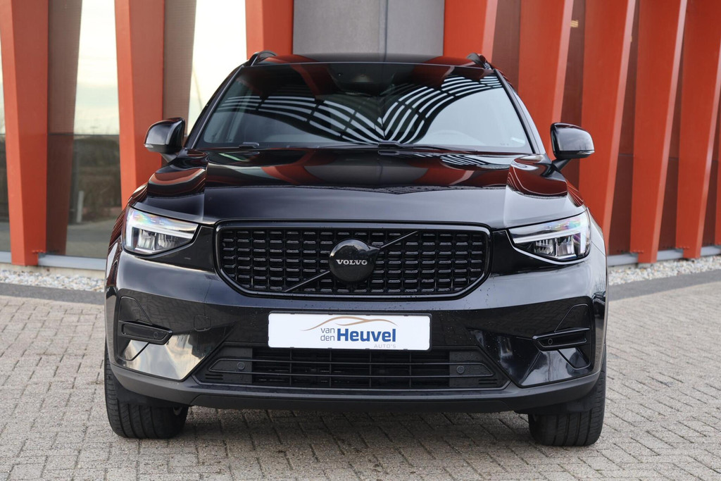 Volvo XC40 T4 Recharge Black Edition | Stoelverwarming | Parkeercamera | Harman Kardon | Memory Stoelen | Keyless | Glossy Black 50782796-1.jpg | Van den Heuvel Auto's B.V.