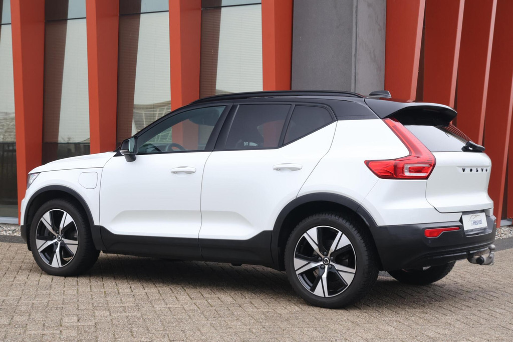 Volvo XC40 T4 Recharge R-Design | Stoelverwarming | Trekhaak | Panoramadak | Parkeercamera | Glossy Black | Keyless 50868901-2.jpg | Van den Heuvel Auto's B.V.