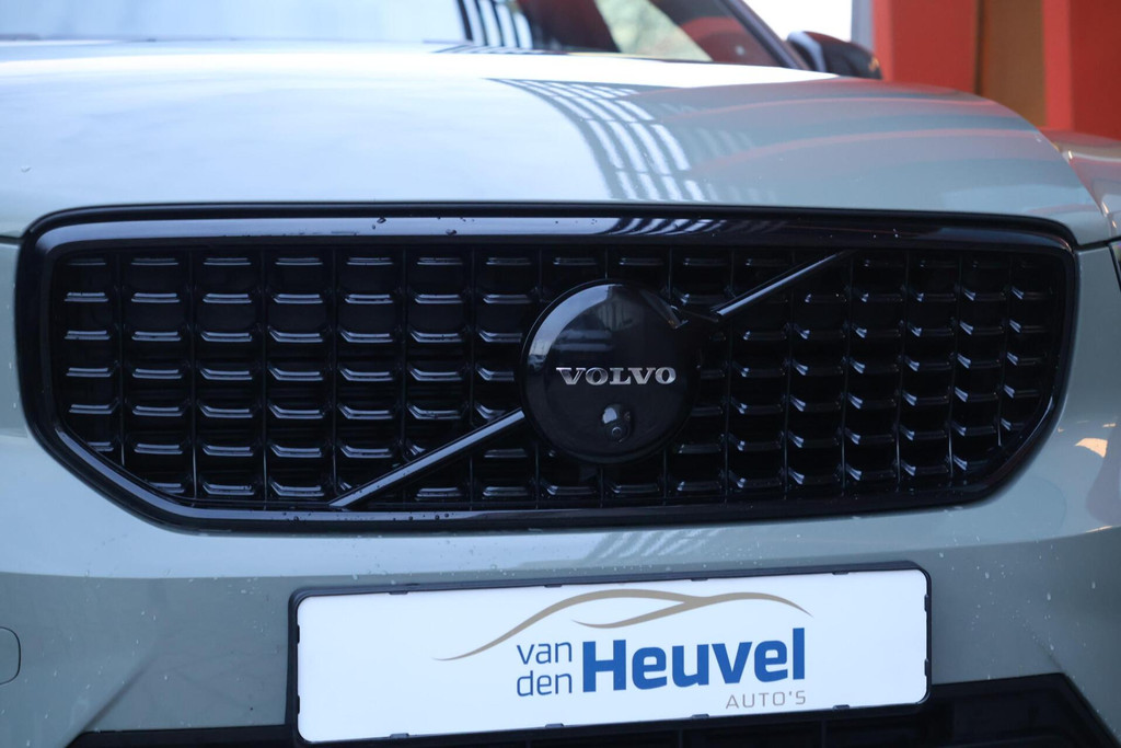 Volvo XC40 B3 Plus Dark | Stoelverwarming | 360° Camera | H/K | Memory Stoelen | Glossy Black 51005186-4.jpg | Van den Heuvel Auto's B.V.