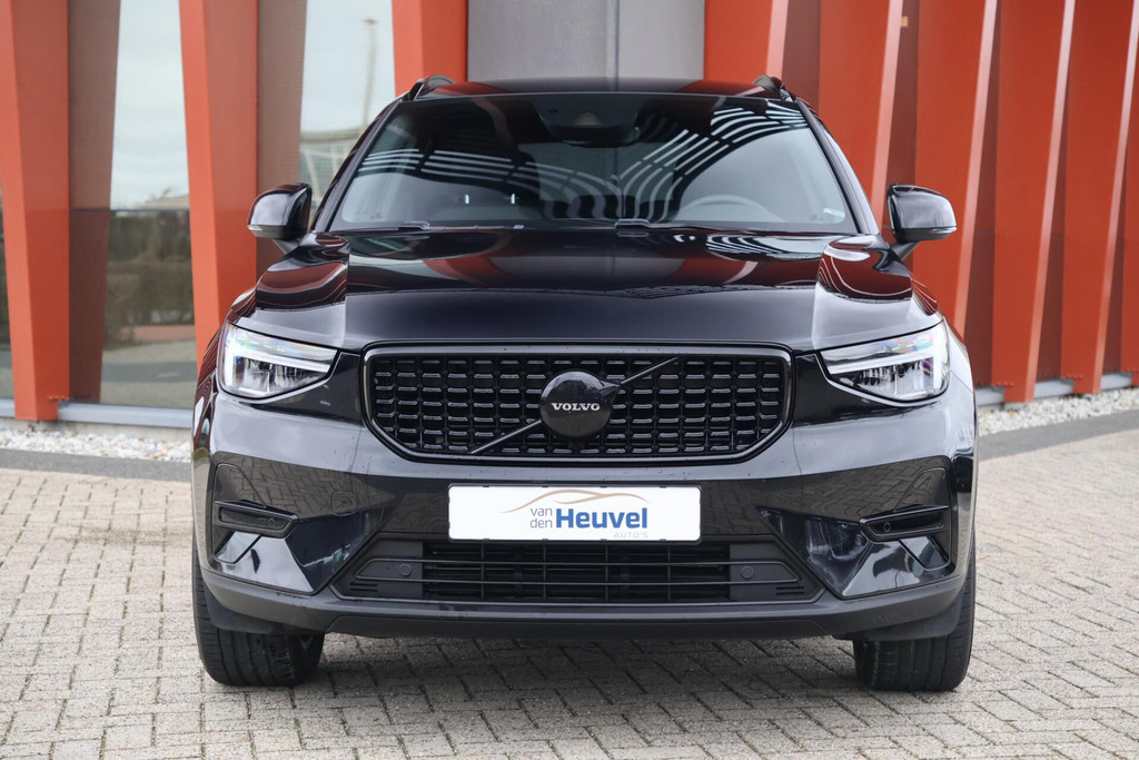 Volvo XC40 T4 Recharge Plus Dark | Stoelverwarming | Trekhaak | Parkeercamera| H/K | Keyless | Glossy Black 51626594-1.jpg | Van den Heuvel Auto's B.V.