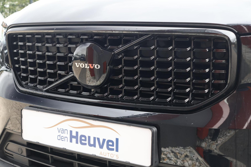 Volvo XC40 T4 Recharge Plus Dark | Stoelverwarming | Trekhaak | Parkeercamera| H/K | Keyless | Glossy Black 51626594-4.jpg | Van den Heuvel Auto's B.V.