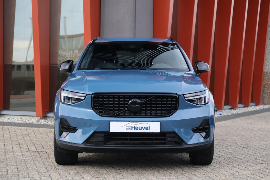 Volvo XC40 T5 Recharge Plus Dark | Stoelverwarming | Trekhaak | Parkeercamera | H/K | Glossy Black | Keyless 51668995-1.jpg | Van den Heuvel Auto's B.V.