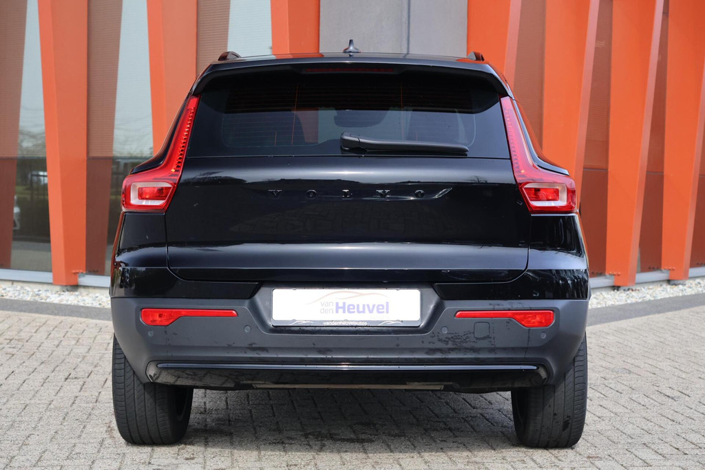 Volvo XC40 T4 Recharge Plus Dark | Stoelverwarming | Trekhaak | Parkeercamera | H/K | Glossy Black | Keyless 51799526-3.jpg | Van den Heuvel Auto's B.V.