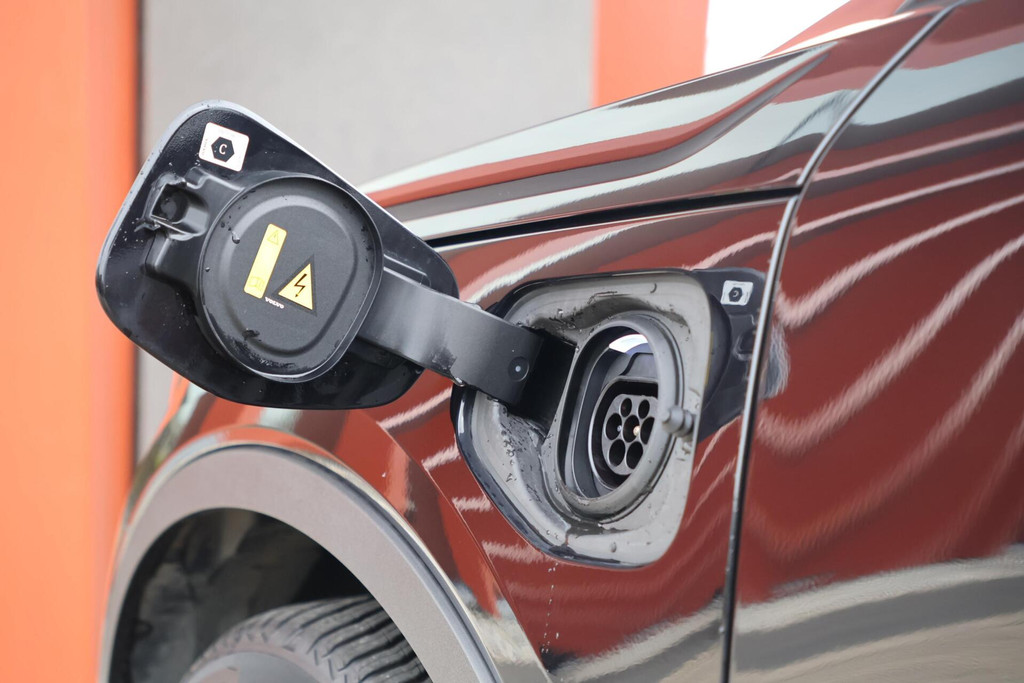 Volvo XC40 T4 Recharge Black Edition | Stoelverwarming | Trekhaak | Parkeercamera | H/K | Keyless 52014069-4.jpg | Van den Heuvel Auto's B.V.