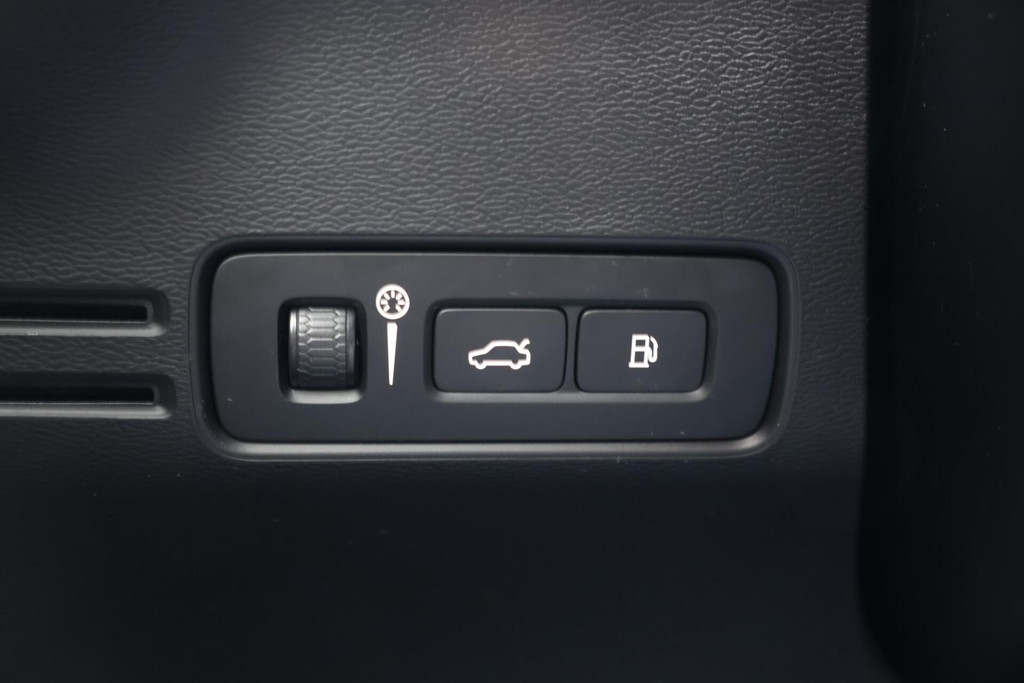 Volvo XC40 T4 Recharge R-Design | Stoelverwarming | Trekhaak | Leder | Parkeercamera | Pilot Assist | Keyless 52033270-32.jpg | Van den Heuvel Auto's B.V.