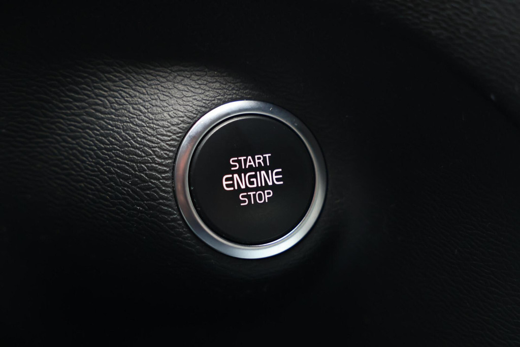 Volvo XC40 T4 Recharge R-Design | Stoelverwarming | Trekhaak | Leder | Parkeercamera | Pilot Assist | Keyless 52033270-36.jpg | Van den Heuvel Auto's B.V.