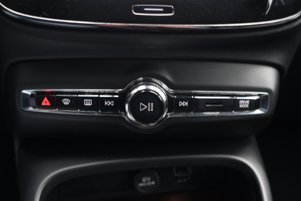 Volvo XC40 T4 Recharge R-Design | Stoelverwarming | Trekhaak | Leder | Parkeercamera | Pilot Assist | Keyless 52033270-37.jpg | Van den Heuvel Auto's B.V.