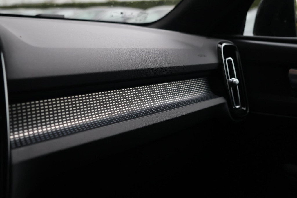 Volvo XC40 T4 Recharge R-Design | Stoelverwarming | Trekhaak | Leder | Parkeercamera | Pilot Assist | Keyless 52033270-40.jpg | Van den Heuvel Auto's B.V.