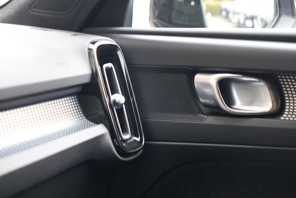 Volvo XC40 T4 Recharge R-Design | Stoelverwarming | Trekhaak | Leder | Parkeercamera | Pilot Assist | Keyless 52033270-42.jpg | Van den Heuvel Auto's B.V.
