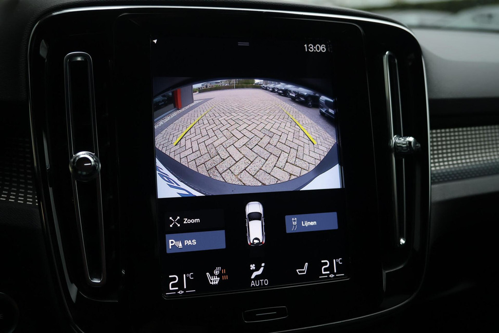 Volvo XC40 T4 Recharge R-Design | Stoelverwarming | Trekhaak | Leder | Parkeercamera | Pilot Assist | Keyless 52033270-44.jpg | Van den Heuvel Auto's B.V.