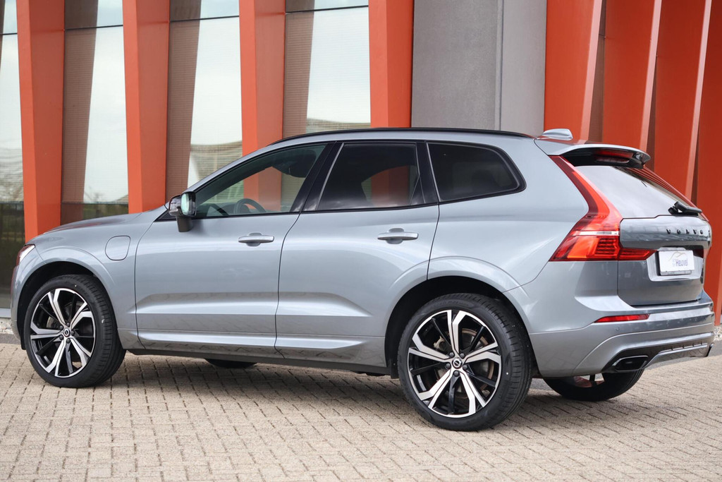 Volvo XC60 T8 Recharge AWD R-Design | Stoelverwarming | Panoramadak | Pilot Assist | H/K | BLIS | Glossy Black | Keyless 52400605-2.jpg | Van den Heuvel Auto's B.V.