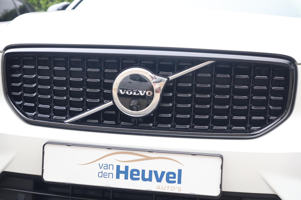Volvo XC40 T5 Recharge Plus Dark | Stoelverwarming | Trekhaak | Leder | BLIS | Pilot Assist | 360° Camera | H/K | Keyless 53121303-4.jpg | Van den Heuvel Auto's B.V.