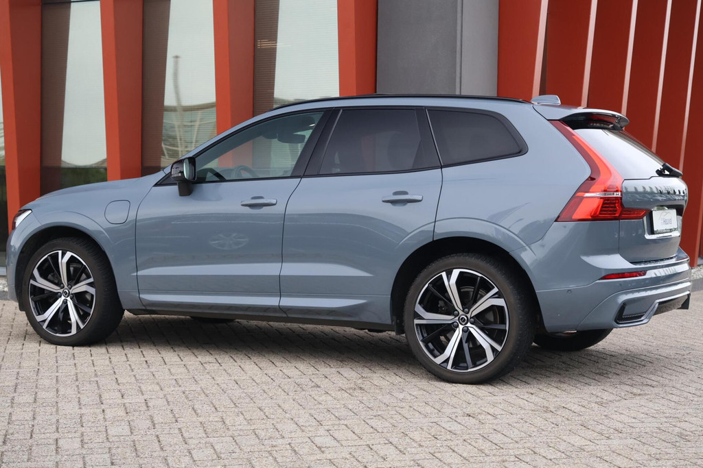 Volvo XC60 T6 Recharge AWD Plus Dark | Long Range | Stoelverwarming | Trekhaak | 360° Camera | BLIS | Pilot Assist | Glossy Black | Keyless 53205599-2.jpg | Van den Heuvel Auto's B.V.