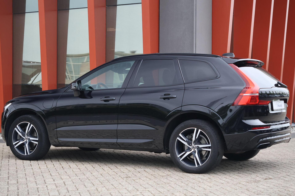 Volvo XC60 T6 Recharge AWD R-Design | Stoelverwarming | Trekhaak | Panoramadak | Pilot Assist | BLIS | H/K | Glossy Black | Keyless 53217596-2.jpg | Van den Heuvel Auto's B.V.