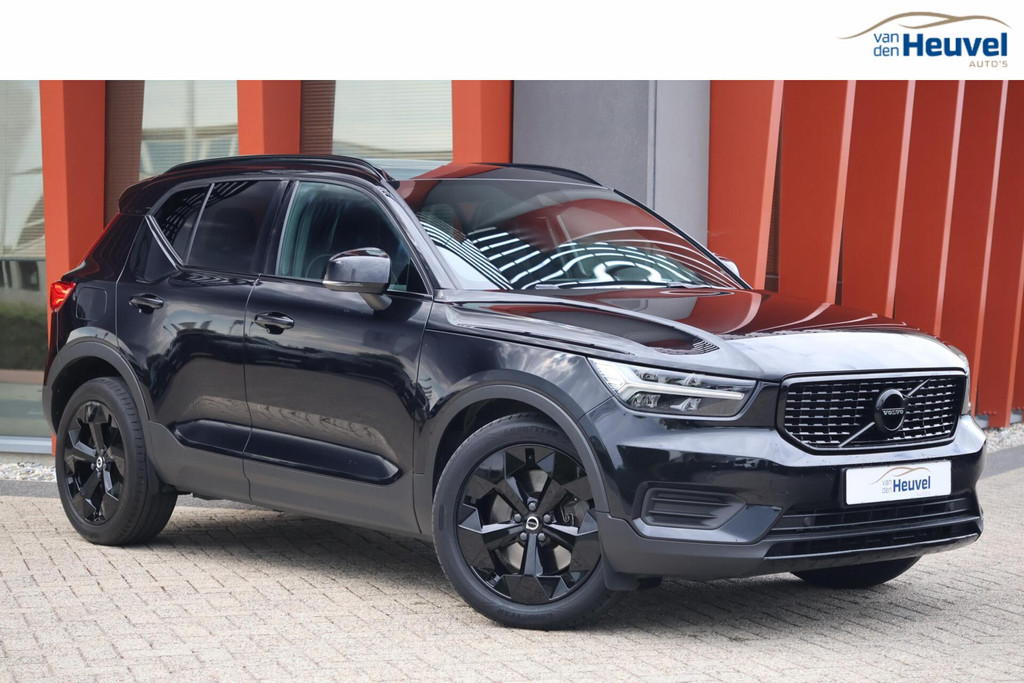 Volvo XC40 T4 Recharge Black Edition| Stoelverwarming | Trekhaak | Parkeercamera | Panoramadak | H/K | Glossy Black | Keyless 53218731-0.jpg | Van den Heuvel Auto's B.V.