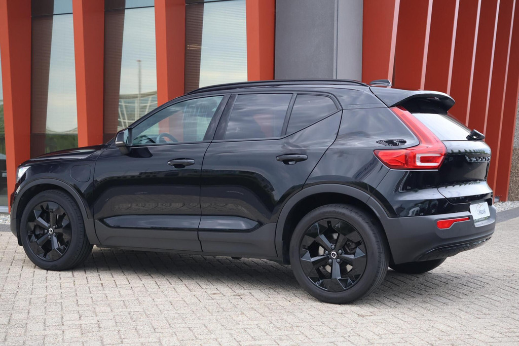 Volvo XC40 T4 Recharge Black Edition| Stoelverwarming | Trekhaak | Parkeercamera | Panoramadak | H/K | Glossy Black | Keyless 53218731-2.jpg | Van den Heuvel Auto's B.V.