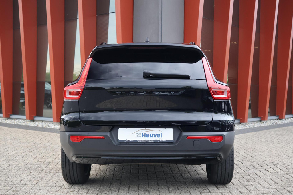 Volvo XC40 T4 Recharge Black Edition| Stoelverwarming | Trekhaak | Parkeercamera | Panoramadak | H/K | Glossy Black | Keyless 53218731-3.jpg | Van den Heuvel Auto's B.V.