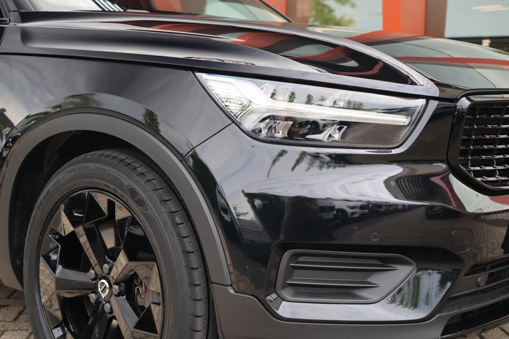 Volvo XC40 T4 Recharge Black Edition| Stoelverwarming | Trekhaak | Parkeercamera | Panoramadak | H/K | Glossy Black | Keyless 53218731-4.jpg | Van den Heuvel Auto's B.V.