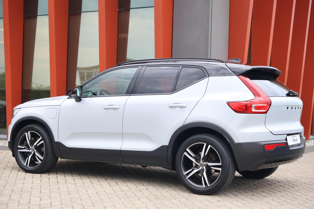 Volvo XC40 T4 Recharge R-Design | Stoelverwarming | Trekhaak | Parkeercamera | BLIS 53348115-2.jpg | Van den Heuvel Auto's B.V.