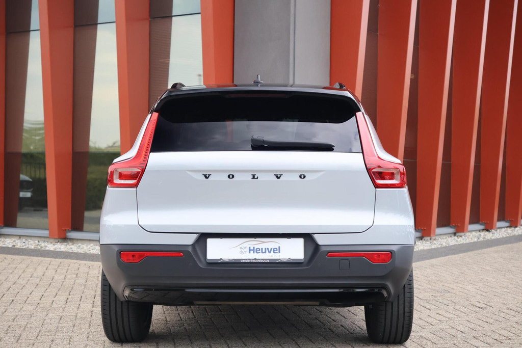Volvo XC40 T4 Recharge R-Design | Stoelverwarming | Trekhaak | Parkeercamera | BLIS 53348115-3.jpg | Van den Heuvel Auto's B.V.