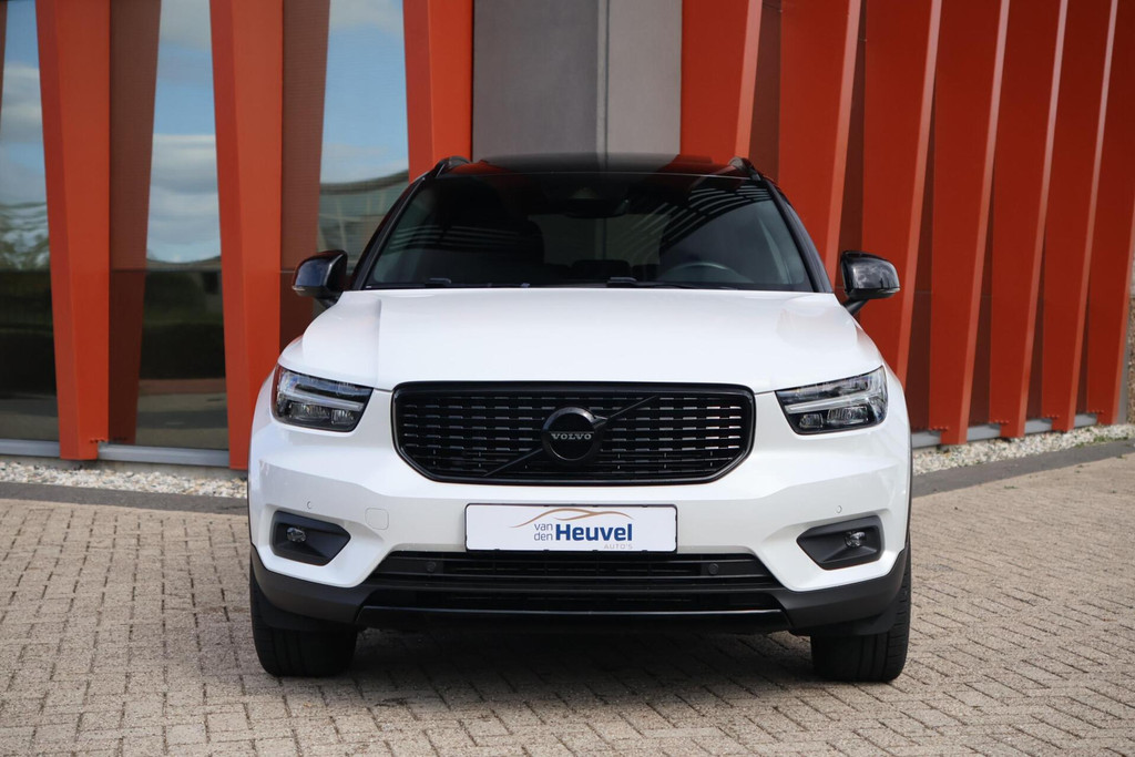Volvo XC40 T4 Recharge R-Design | Stoelverwarming | Trekhaak | Leder | Panoramadak | Parkeercamera | Glossy Black | Keyless 53384813-1.jpg | Van den Heuvel Auto's B.V.