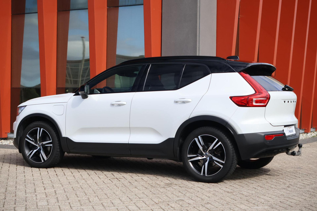 Volvo XC40 T4 Recharge R-Design | Stoelverwarming | Trekhaak | Leder | Panoramadak | Parkeercamera | Glossy Black | Keyless 53384813-2.jpg | Van den Heuvel Auto's B.V.