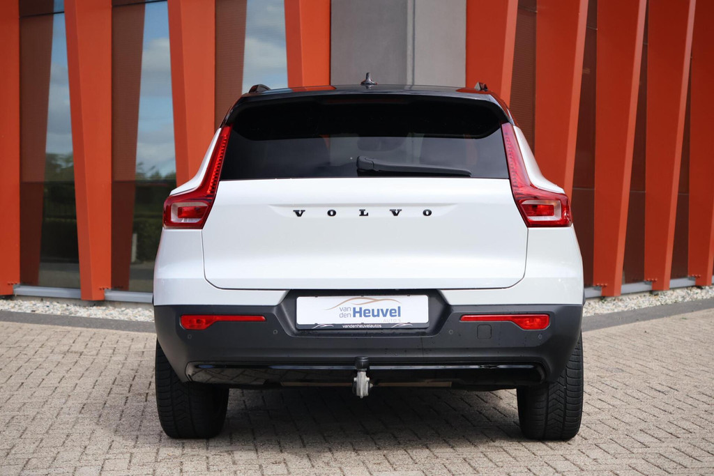 Volvo XC40 T4 Recharge R-Design | Stoelverwarming | Trekhaak | Leder | Panoramadak | Parkeercamera | Glossy Black | Keyless 53384813-3.jpg | Van den Heuvel Auto's B.V.