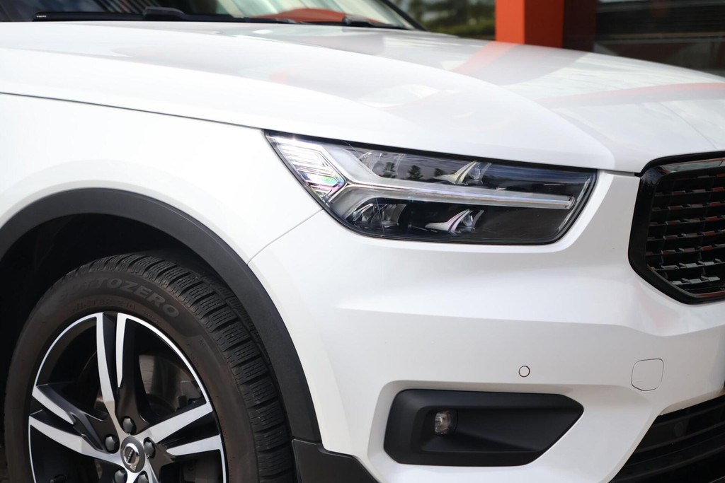 Volvo XC40 T4 Recharge R-Design | Stoelverwarming | Trekhaak | Leder | Panoramadak | Parkeercamera | Glossy Black | Keyless 53384813-4.jpg | Van den Heuvel Auto's B.V.
