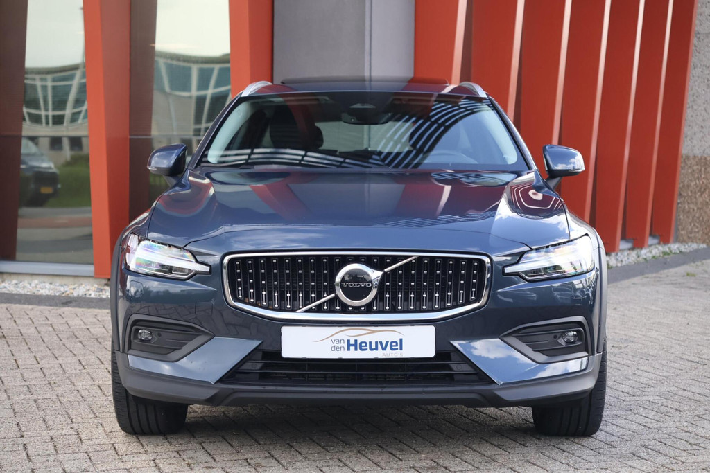 Volvo V60 Cross Country B5 AWD Ultimate | Stoelverwarming | Trekhaak | Panoramadak | Leder | Pilot Assist | BLIS | Full Options 53414672-1.jpg | Van den Heuvel Auto's B.V.
