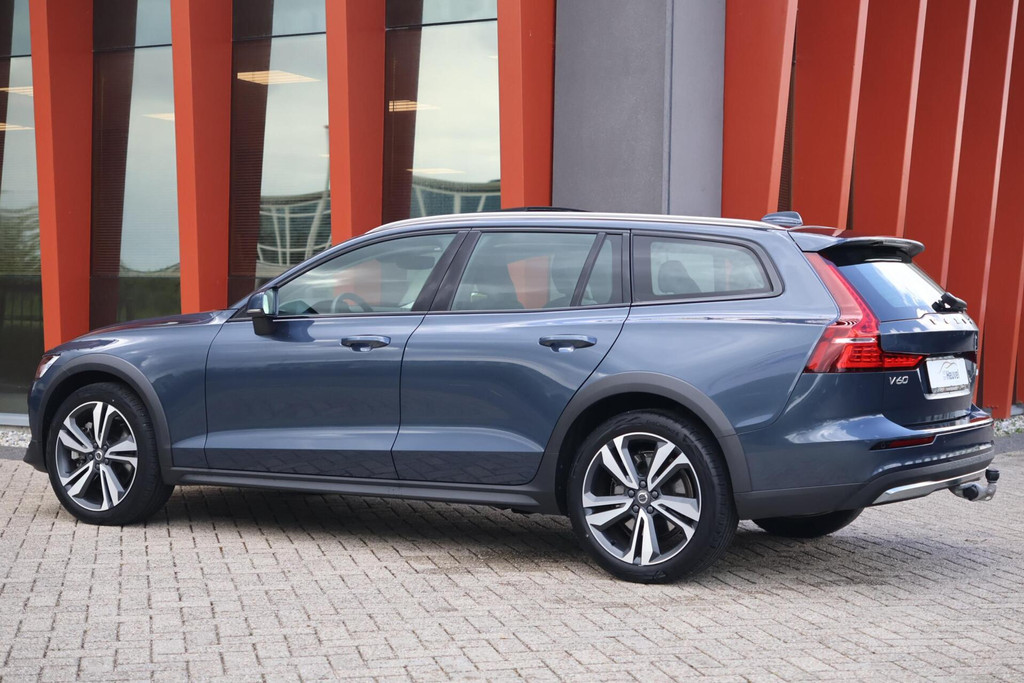 Volvo V60 Cross Country B5 AWD Ultimate | Stoelverwarming | Trekhaak | Panoramadak | Leder | Pilot Assist | BLIS | Full Options 53414672-2.jpg | Van den Heuvel Auto's B.V.