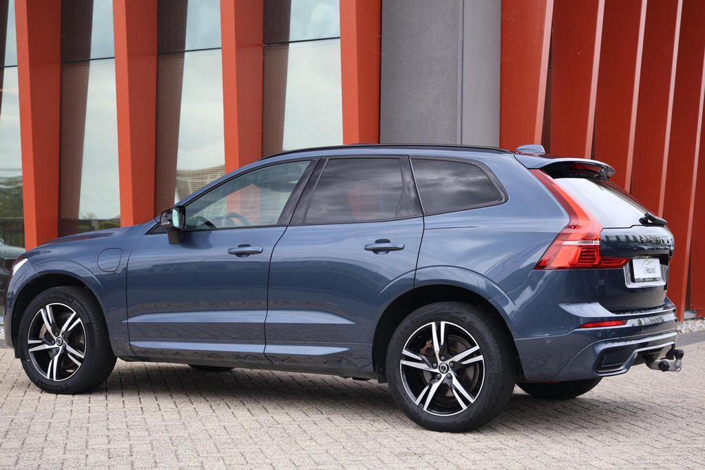 Volvo XC60 T6 Recharge AWD R-Design | Longe Range | Stoelverwarming | Trekhaak | 360° Camera | HUD | Panoramadak | H/K | Keyless | Glossy B 53590883-2.jpg | Van den Heuvel Auto's B.V.