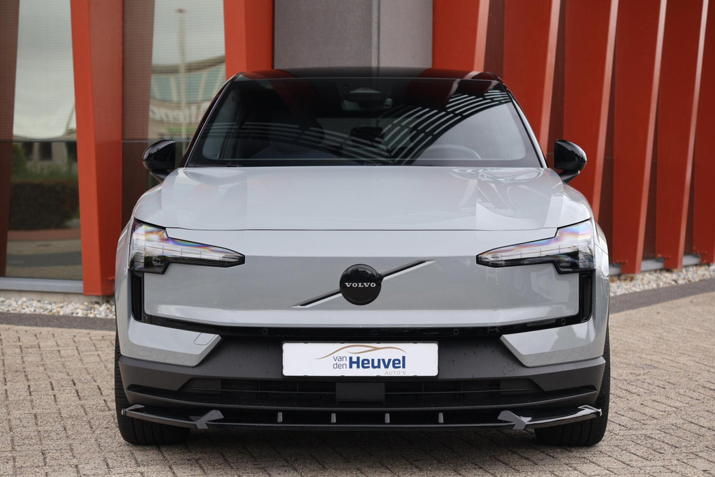 Volvo EX30 Single Motor Extended Range Plus 69 kWh | Stoelverwarming | Trekhaak I H/K | Pilot Assist | BLIS | Parkeercamera | Glossy Black 54323313-1.jpg | Van den Heuvel Auto's B.V.