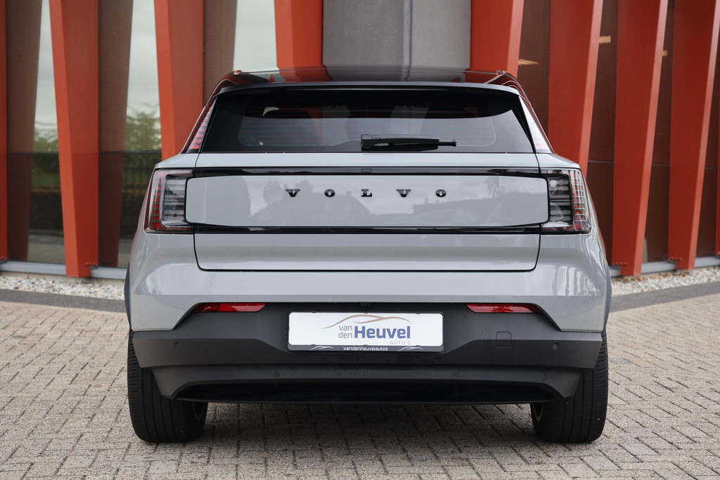 Volvo EX30 Single Motor Extended Range Plus 69 kWh | Stoelverwarming | Trekhaak I H/K | Pilot Assist | BLIS | Parkeercamera | Glossy Black 54323313-3.jpg | Van den Heuvel Auto's B.V.