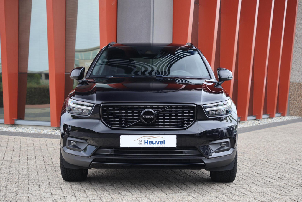 Volvo XC40 T4 Recharge R-Design | Stoelverwarming | Trekhaak | H/K | Parkeercamera | Keyless | Glossy Black 54451328-1.jpg | Van den Heuvel Auto's B.V.