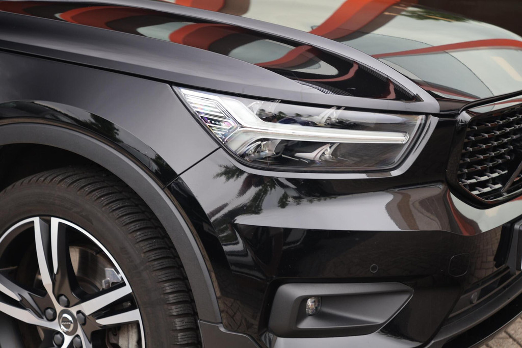 Volvo XC40 T4 Recharge R-Design | Stoelverwarming | Trekhaak | H/K | Parkeercamera | Keyless | Glossy Black 54451328-4.jpg | Van den Heuvel Auto's B.V.