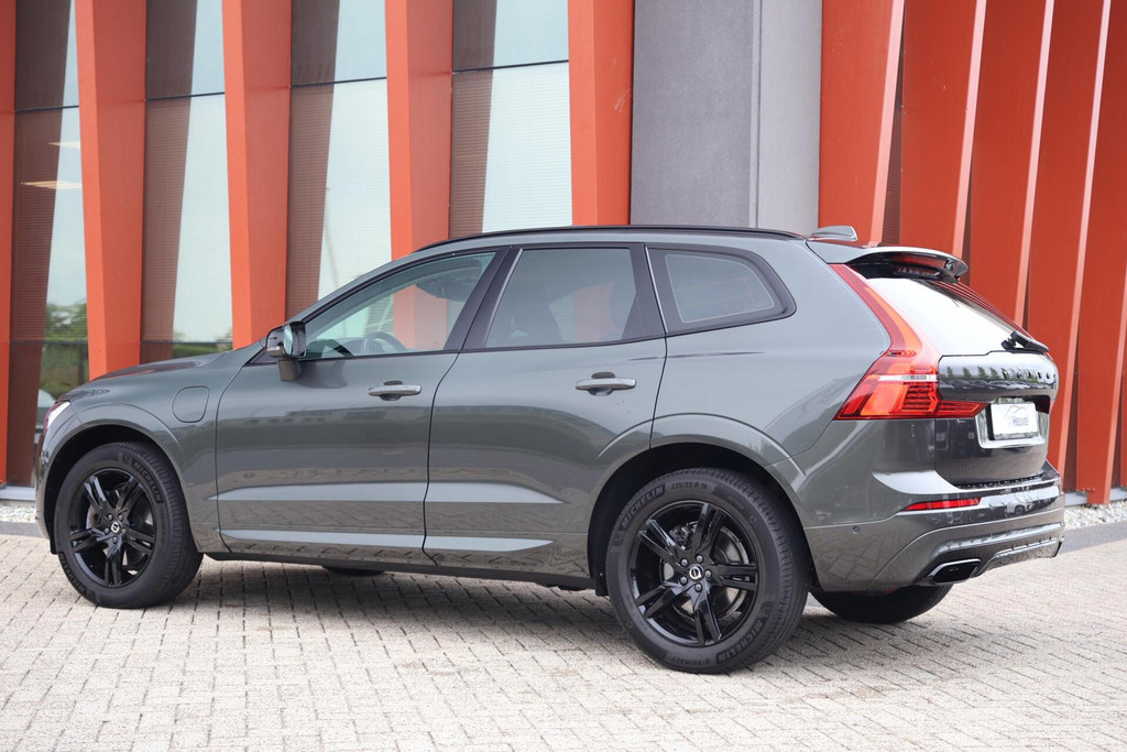 Volvo XC60 T6 Recharge AWD R-Design | Stoelverwarming | Trekhaak | Leder | 360° Camera | HUD | Pilot Assist | BLIS | Glossy Black | Keyless 54662143-2.jpg | Van den Heuvel Auto's B.V.