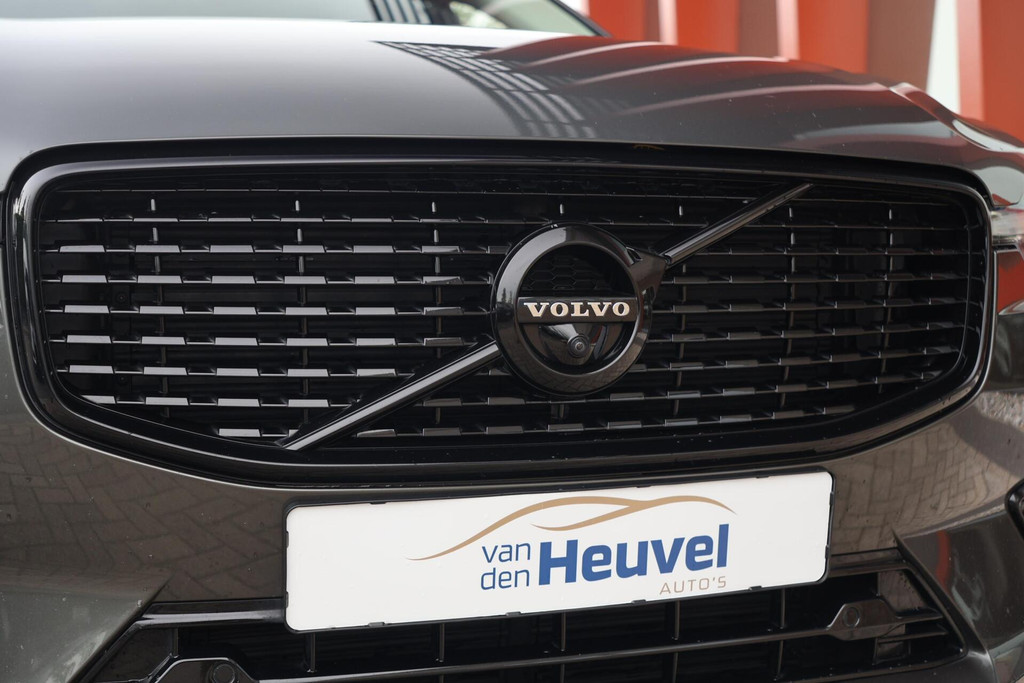 Volvo XC60 T6 Recharge AWD R-Design | Stoelverwarming | Trekhaak | Leder | 360° Camera | HUD | Pilot Assist | BLIS | Glossy Black | Keyless 54662143-4.jpg | Van den Heuvel Auto's B.V.