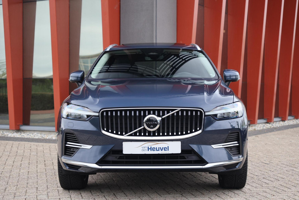 Volvo XC60 T8 Recharge AWD Ultimate Bright | Longe Range | Stoelverwarming | Trekhaak | Leder | Panoramadak | BLIS | Pilot Assist | 360° Ca 54893257-1.jpg | Van den Heuvel Auto's B.V.